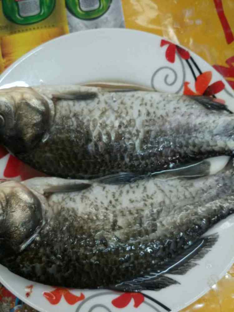 豆豉鲫鱼烧豆腐步骤1