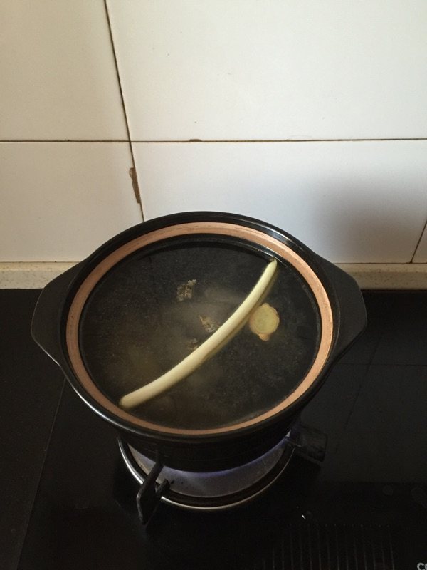 鲫鱼汤炖豆腐步骤3
