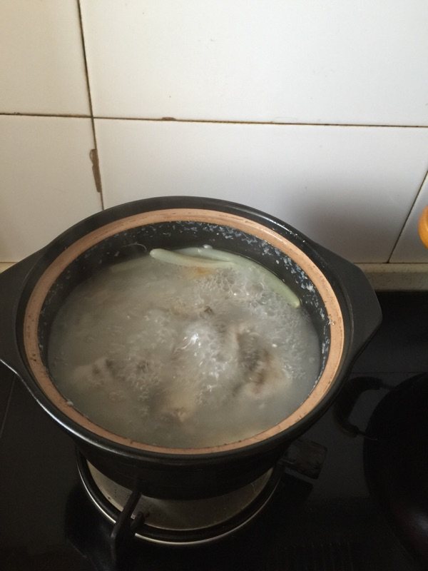 鲫鱼汤炖豆腐步骤4