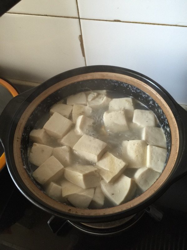 鲫鱼汤炖豆腐步骤6