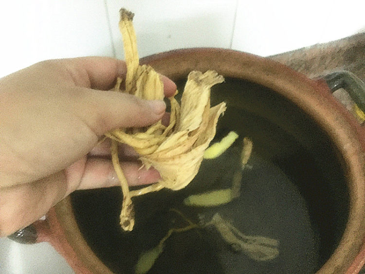 黄芪党参鲫鱼汤步骤7
