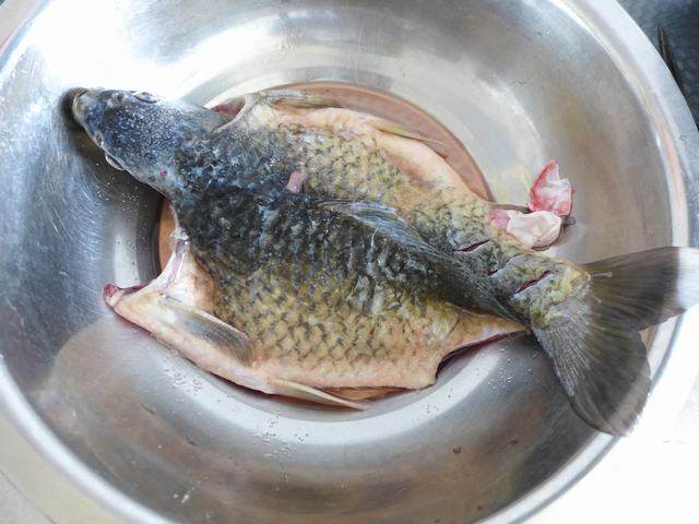 豆豉烤鱼步骤1