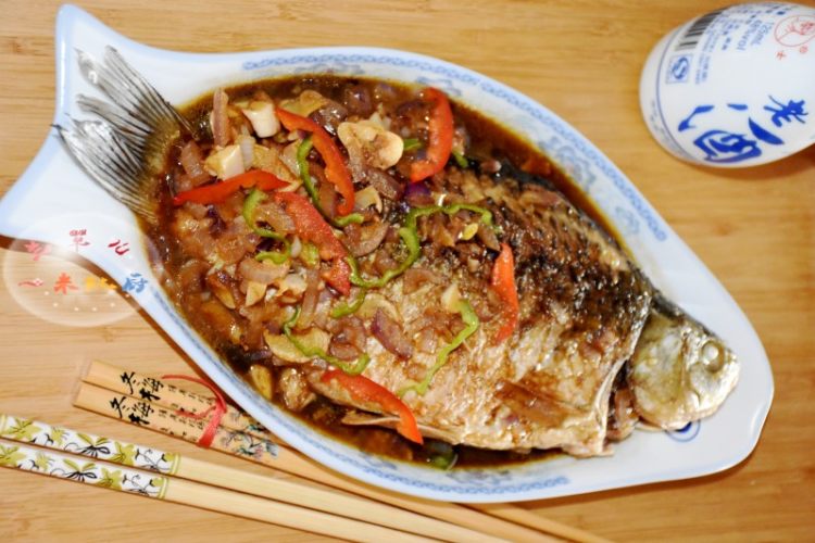 洋葱烧鲫鱼步骤16