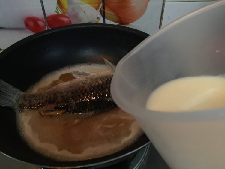 豆浆鲫鱼汤步骤8