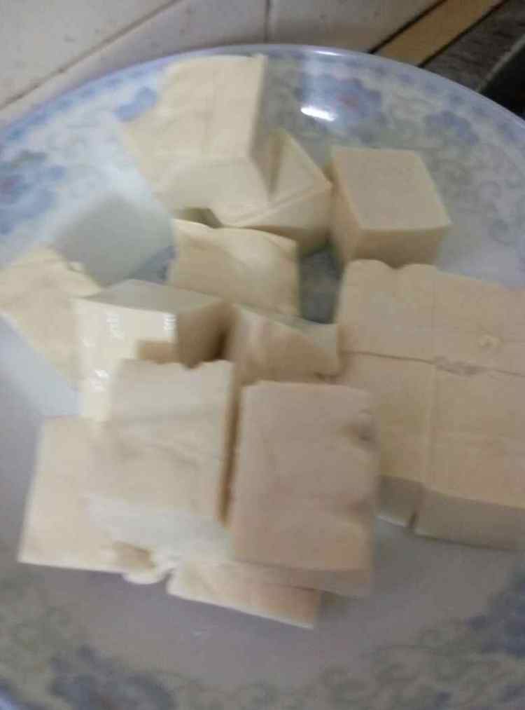 鲫鱼豆腐白菜汤步骤3