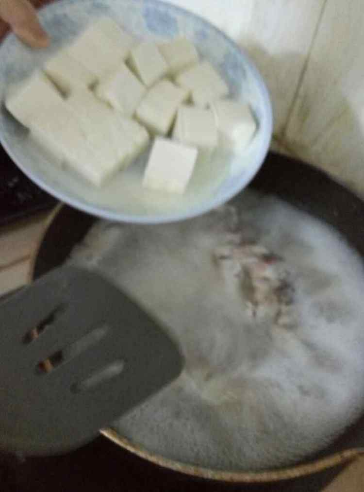 鲫鱼豆腐白菜汤步骤11