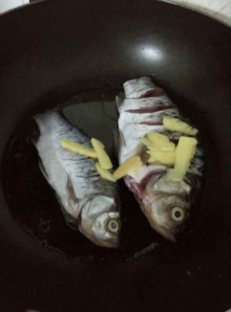 鲫鱼豆腐白菜汤步骤9