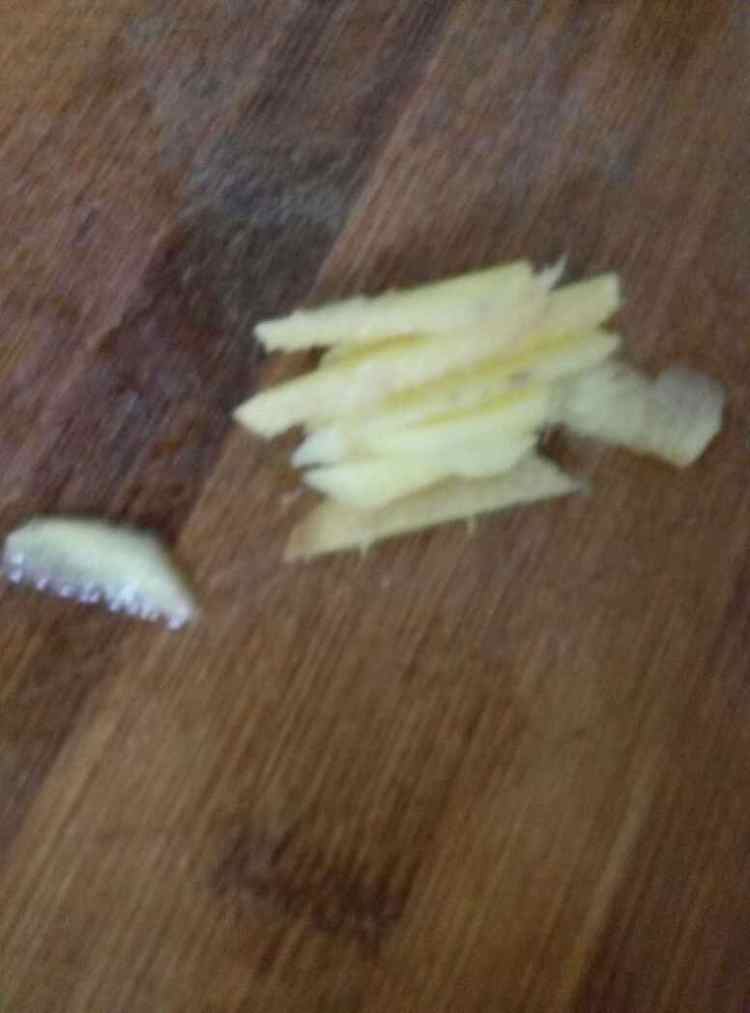 鲫鱼豆腐白菜汤步骤6