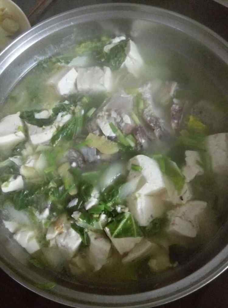 鲫鱼豆腐白菜汤步骤13