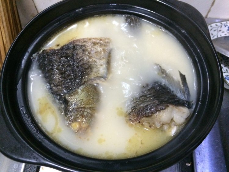 香菜鲫鱼汤步骤6