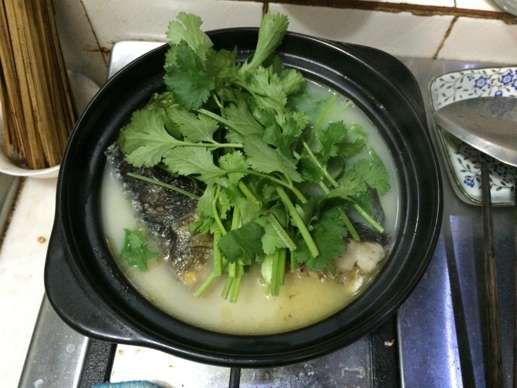 香菜鲫鱼汤步骤7