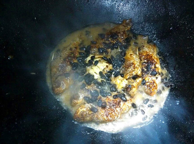 豆豉焖鲫鱼步骤5