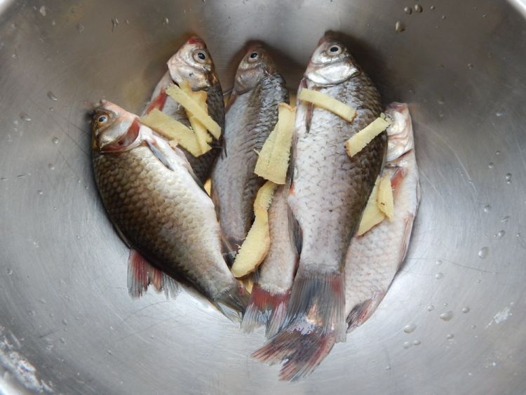 香烤鲫鱼步骤3