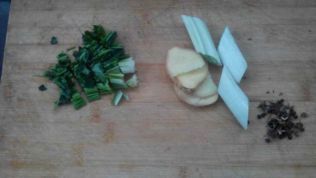 鲫鱼炖豆腐步骤4