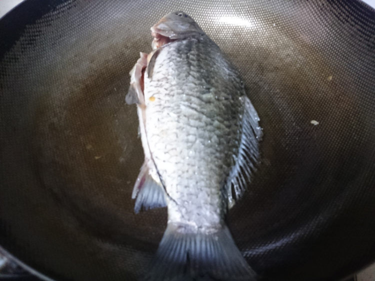 鲫鱼豆腐暖锅步骤3