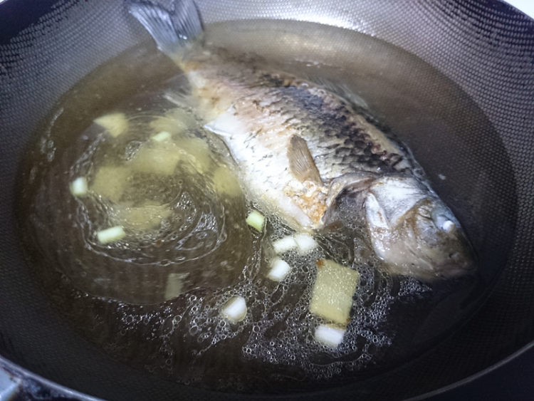 鲫鱼豆腐暖锅步骤6