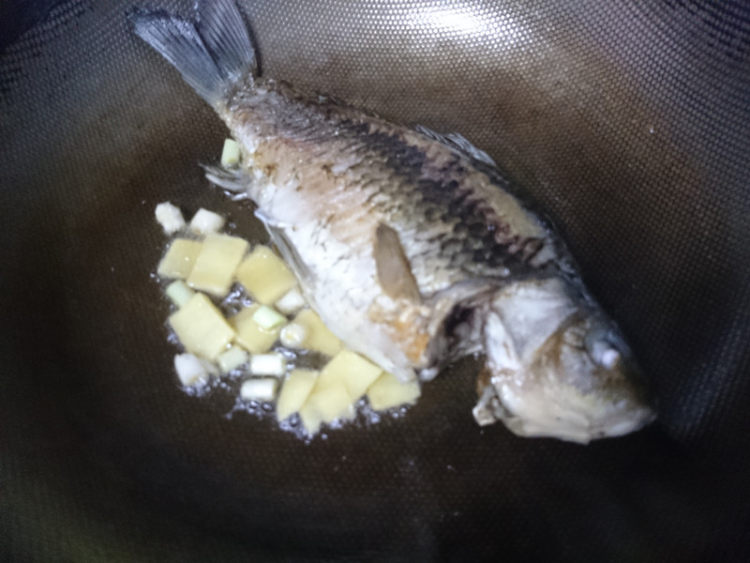 鲫鱼豆腐暖锅步骤5
