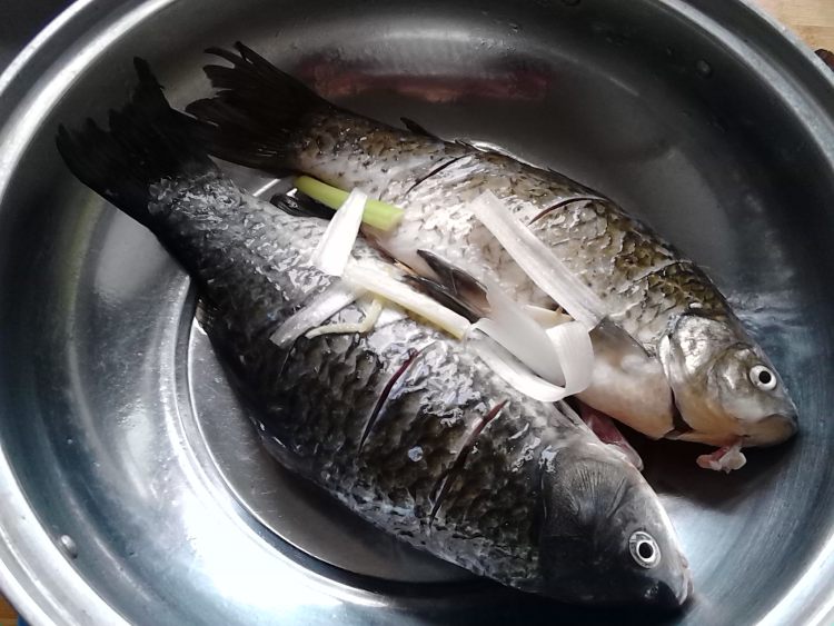 电饼铛烤鲫鱼步骤5