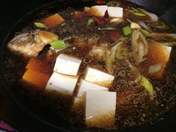 鲫鱼烧豆腐步骤7