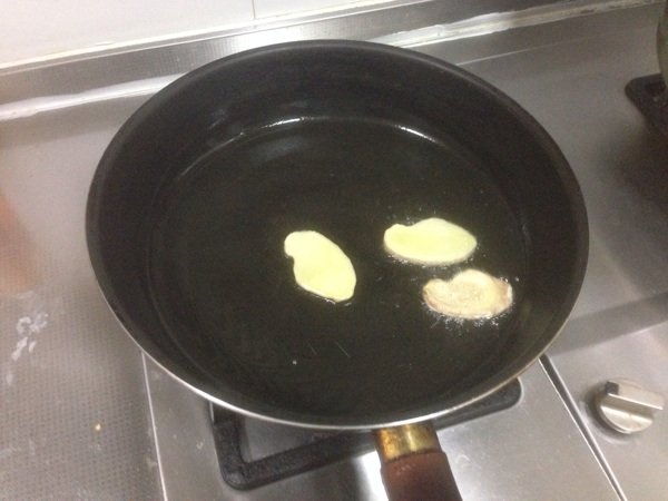 牛奶鲫鱼汤步骤2