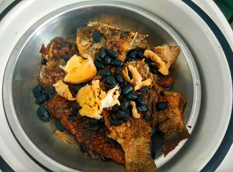 豆豉蒸鲫鱼步骤4