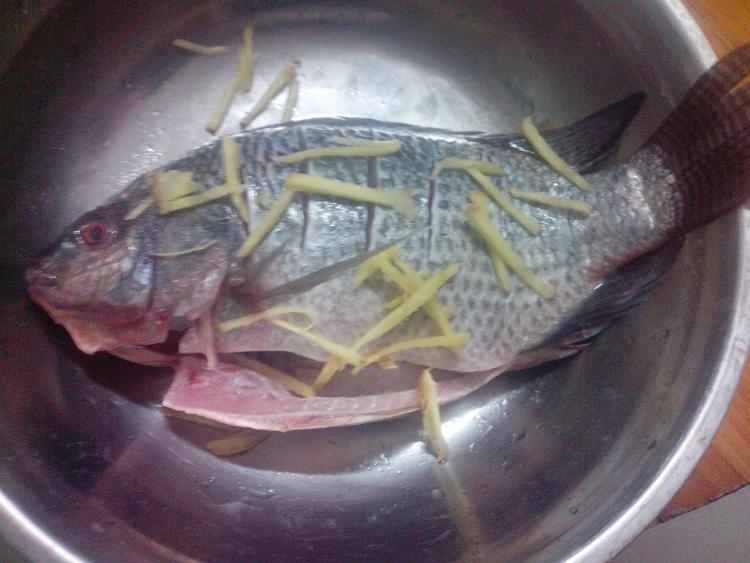 新奥尔良烤鲫鱼步骤2