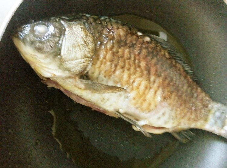 鲫鱼山药汤步骤3