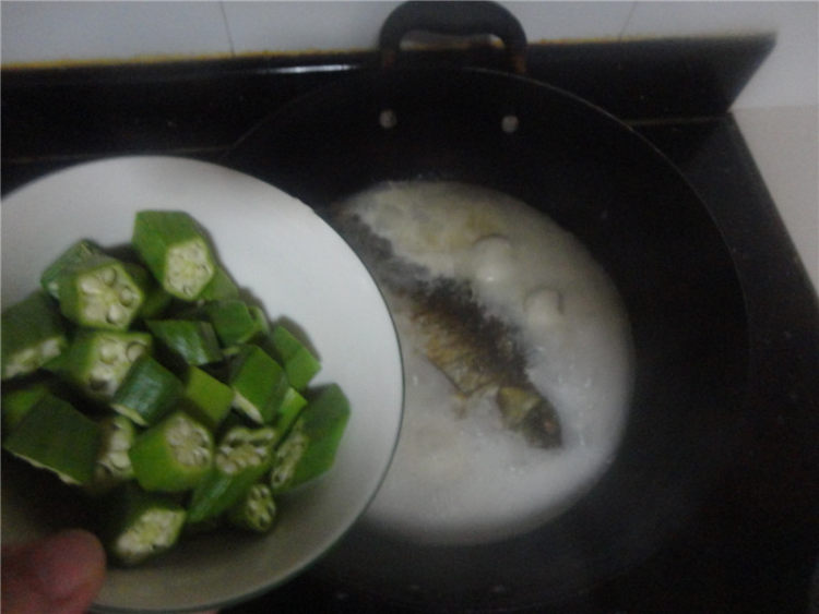 【儿童美食】秋葵鲫鱼步骤5