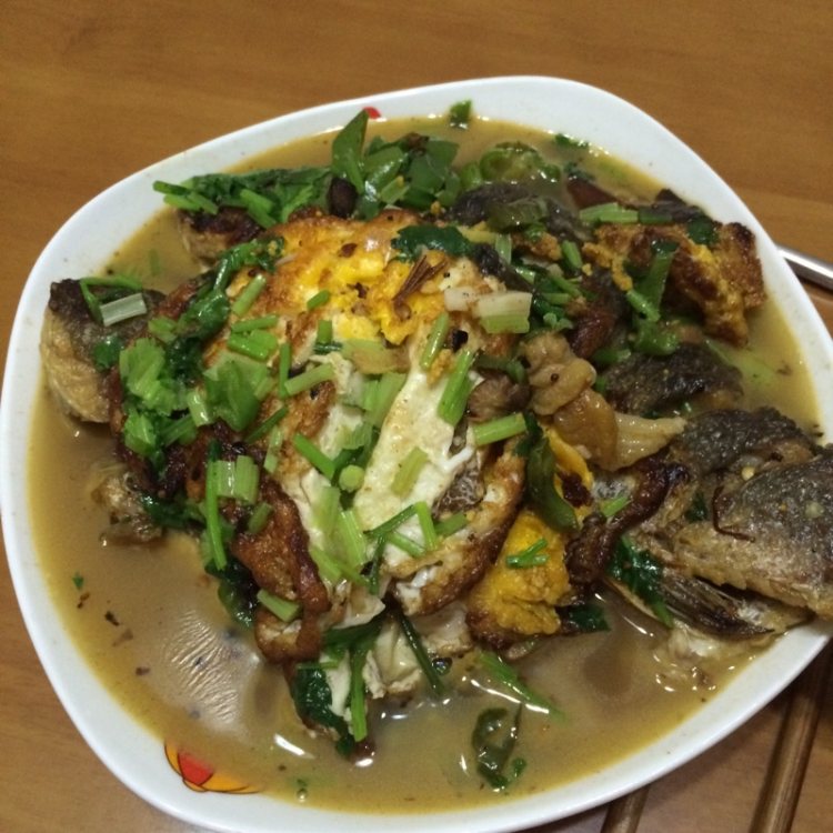 鲫鱼煎蛋汤步骤6