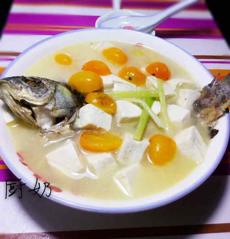 鲫鱼番茄豆腐汤步骤8