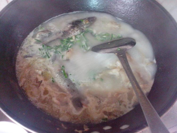 蘑菇鲫鱼汤步骤11