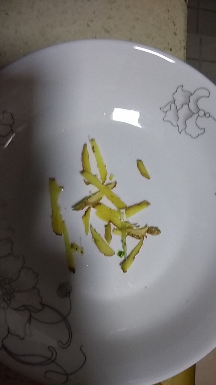 木耳蒸鲫鱼步骤3