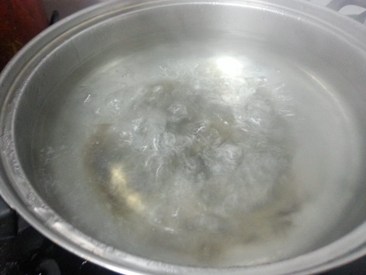 荷包蛋鲫鱼浓汤步骤3
