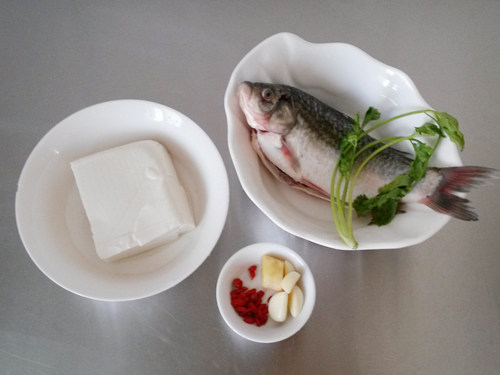 枸杞鲫鱼豆腐汤步骤1