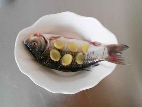 枸杞鲫鱼豆腐汤步骤3