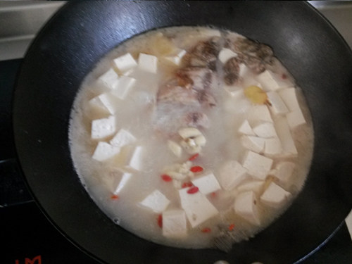枸杞鲫鱼豆腐汤步骤10