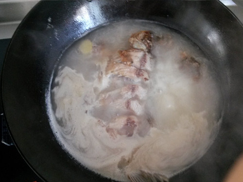 枸杞鲫鱼豆腐汤步骤8