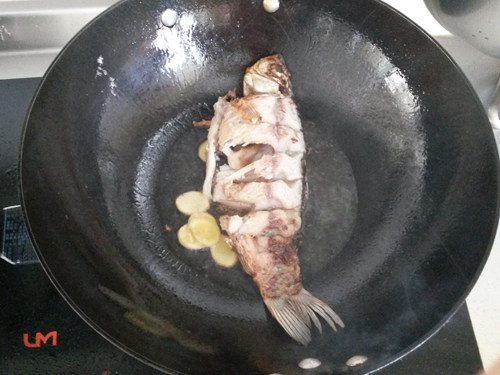 枸杞鲫鱼豆腐汤步骤7