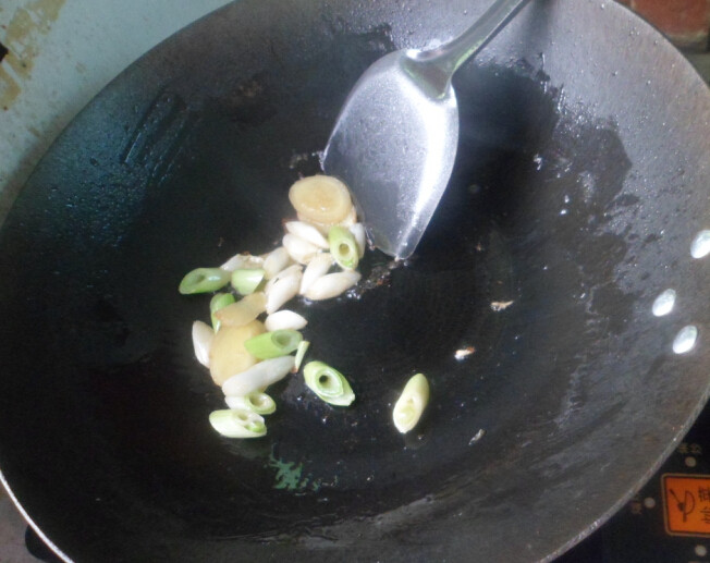 鲫鱼蘑菇豆腐汤步骤6