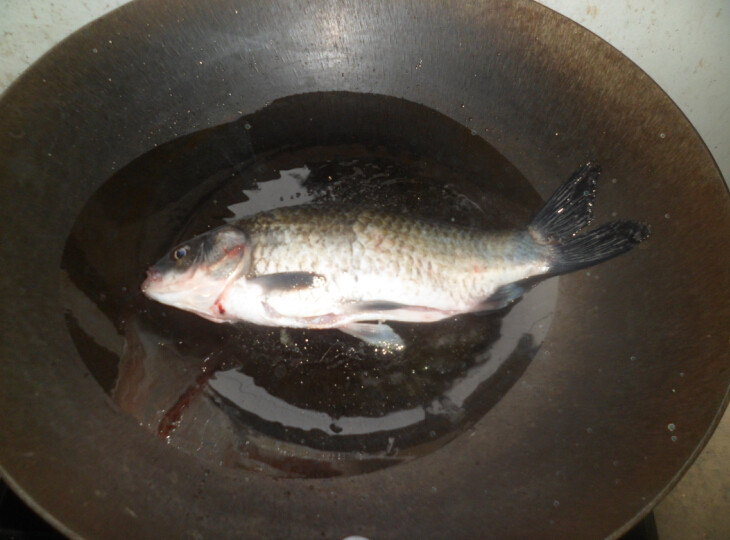 鲫鱼蘑菇豆腐汤步骤5