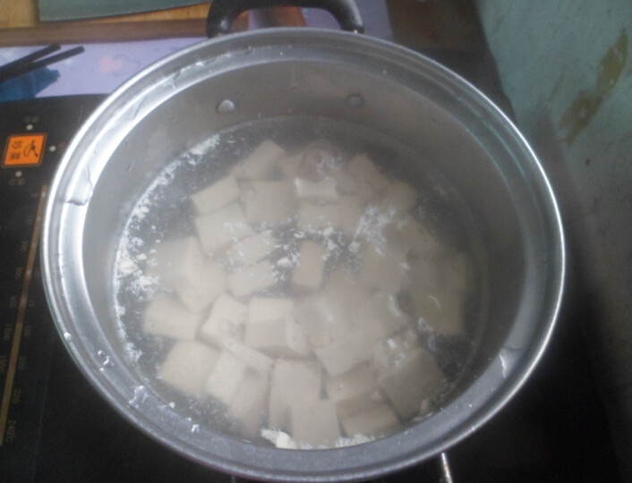 鲫鱼蘑菇豆腐汤步骤3
