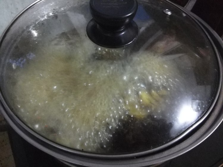 棉茵陈鲫鱼汤步骤7