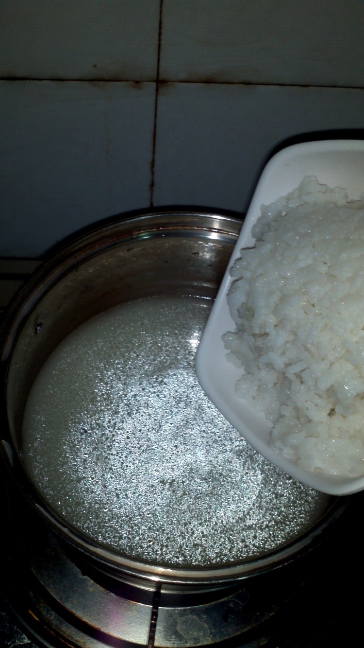 黄豆芽鲫鱼汤粥步骤11