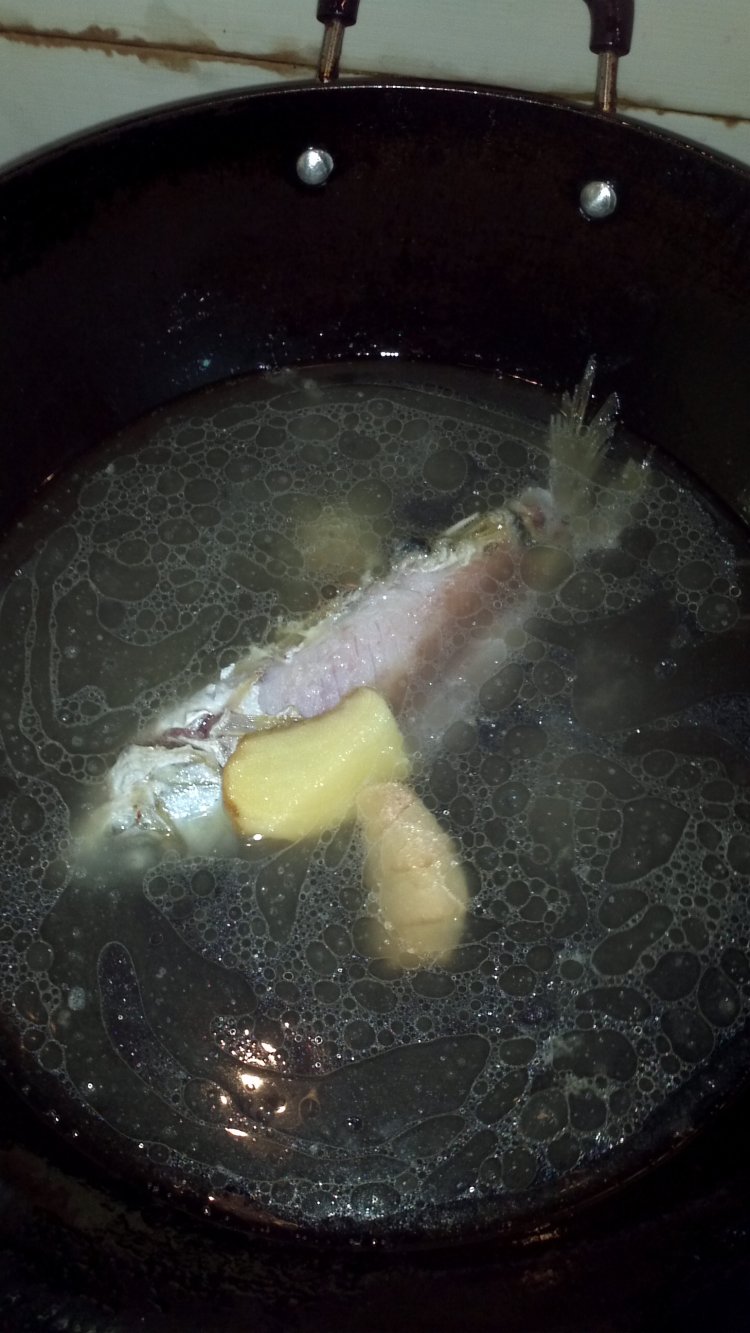 香菇鲫鱼汤粥步骤5