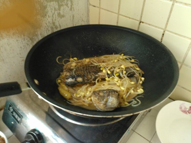 豆芽炖鲫鱼步骤9