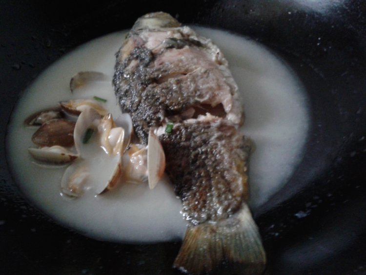 奶汤鲫鱼步骤5