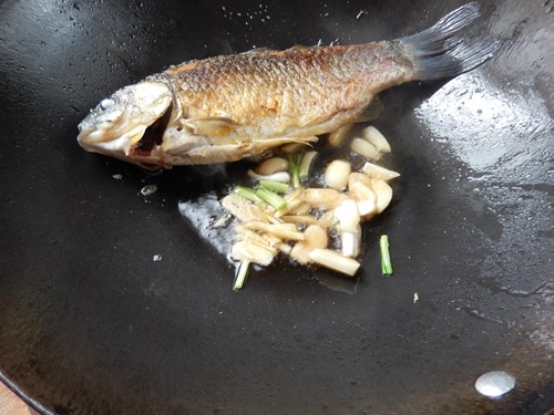 红烧鲫鱼豆腐步骤7
