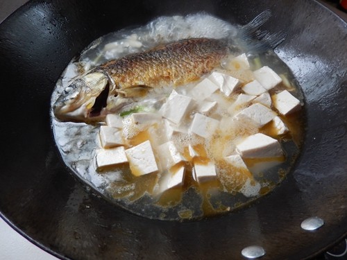 红烧鲫鱼豆腐步骤9