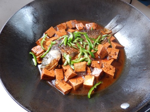 红烧鲫鱼豆腐步骤12