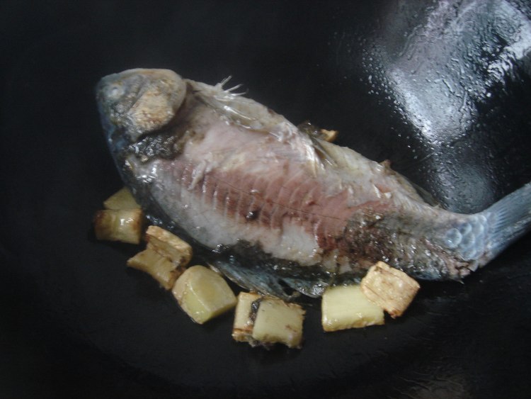 鲫鱼豆腐羹步骤3